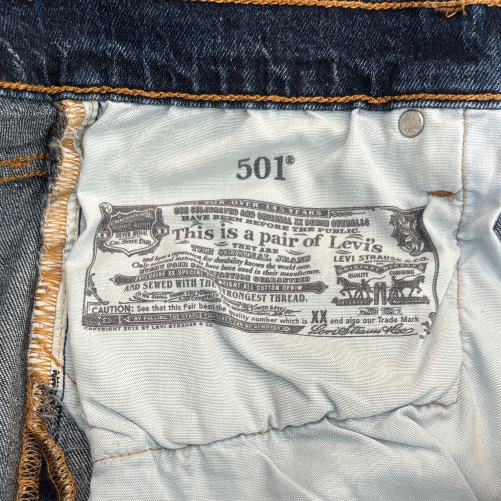Levi's 501 Dark Indigo Frayed Hem Denim Shorts Size 28 - Picture 6 of 9